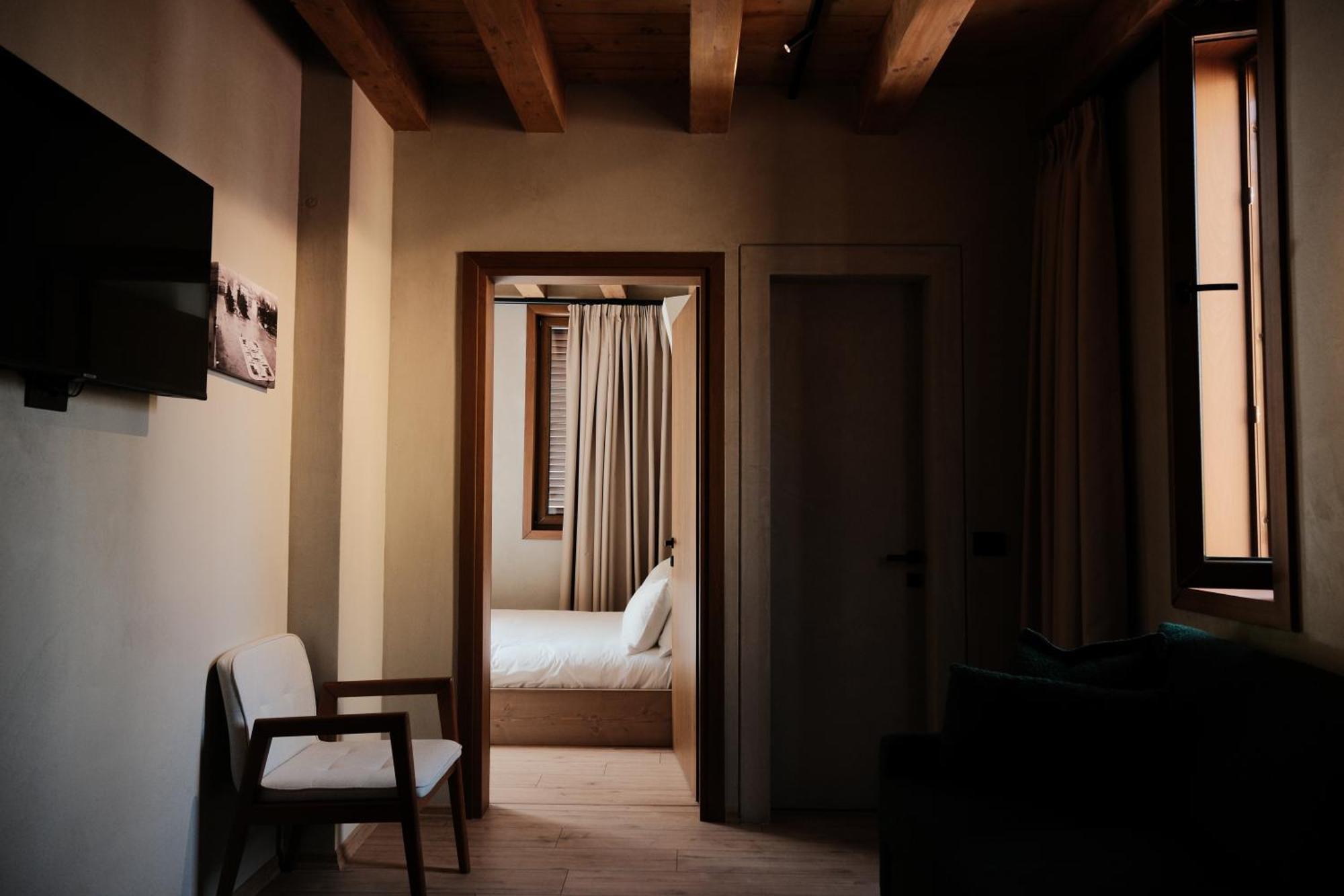 Faces & Places Boutique Hotel 4*