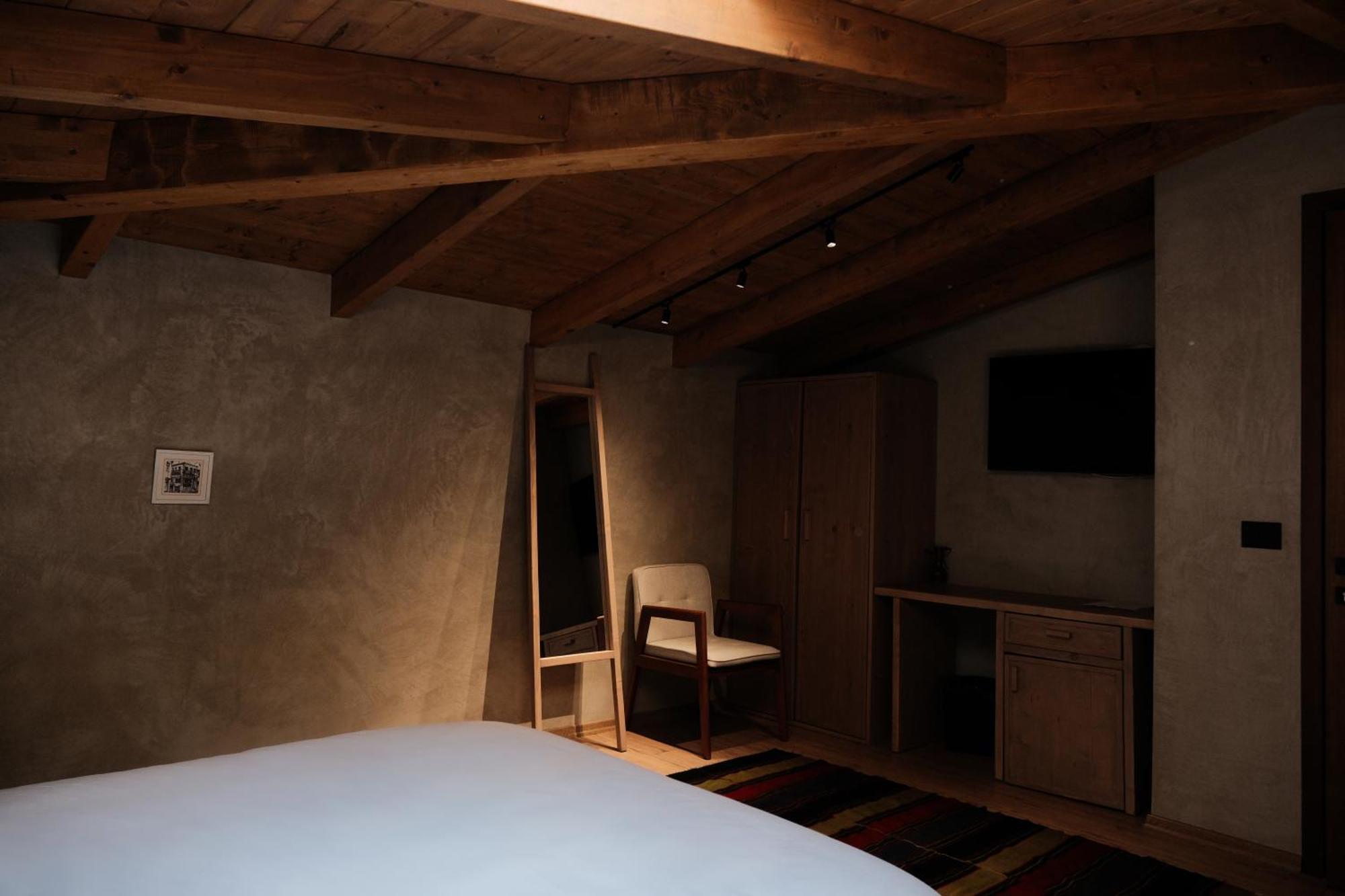 Faces & Places Boutique Hotel 4*